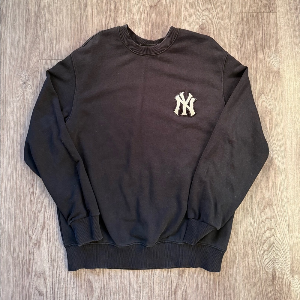MLB Black Crewneck Sweater with NY Logo